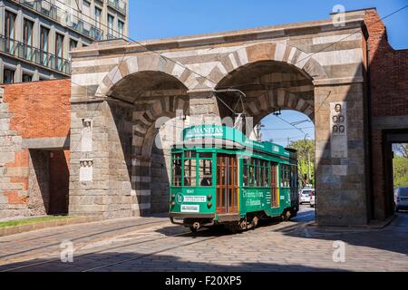 L'Italie, Lombardie, Milan, Porta Nuova porte rue Via Alessandro Manzoni Banque D'Images