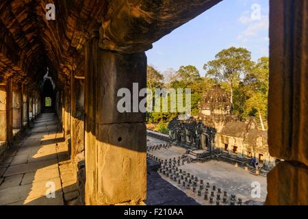 Cambodge, Angkor classé au Patrimoine Mondial par l'UNESCO, le temple du Baphuon, construit par le roi Udayaditiavarman II près de 1060 Banque D'Images