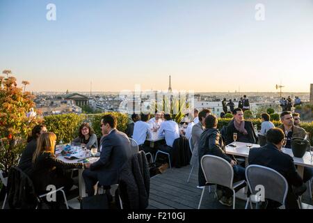 France, Paris, le grand magasin Le Printemps, la barre de toit terrasse Banque D'Images