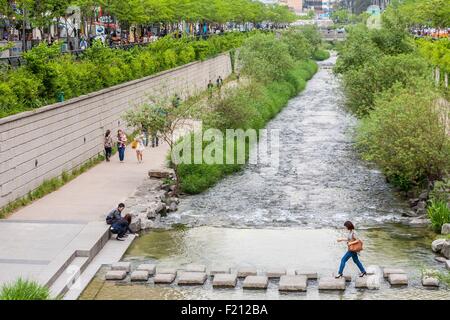 La Corée du Sud, Séoul Cheonggyecheon, 6 km longue promenade ouvert en 2005 Cheonggyecheon Stream Banque D'Images