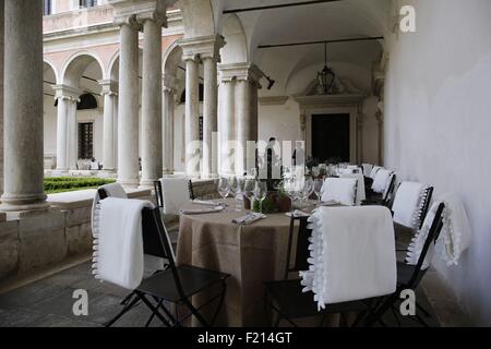 L'Italie, Venise, Isola San Giorgio Maggiore, Monastère, réception dans le cloître par François Pinault pour l'ouverture de la Biennale 2015 Banque D'Images
