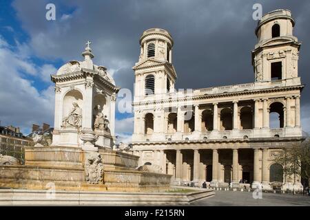 France, Paris, Saint Sulpice fontaine construite en 1844 par, Luois Tulius Joachim Visconti et Saint Sulpice, de l'Eglise dans l'arrière-plan Banque D'Images