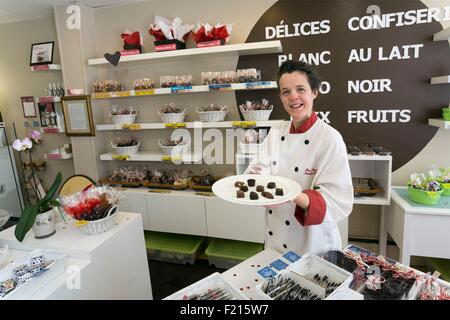 Canada, Québec, Outaouais, Gatineau, Miss Chocolat boutique, Nathalie charge propriétaire et maître chocolatier Banque D'Images