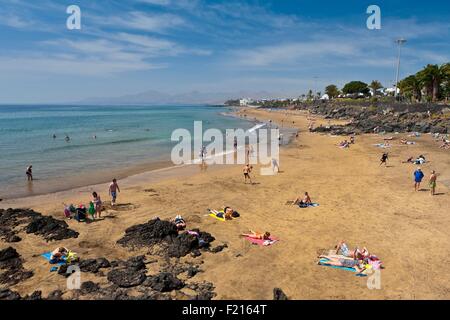 L'Espagne, Îles Canaries, l'île de Lanzarote, la plage de Puerto del Carmen Banque D'Images