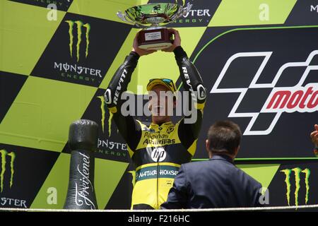 Circuit de Catalunya, Espagne 14 juin 2015. Alex rin tient son trophée en altitude après avoir terminé deuxième dans la course 2 course de la Gr Banque D'Images