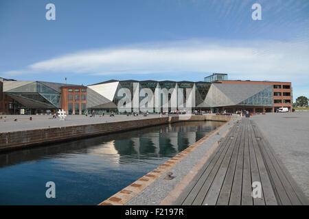 La Cour de la culture dans le domaine de l'ancien chantier naval à bord de l'eau au port d'Elseneur, Helsingør, au Danemark. AART architectes architecte Banque D'Images