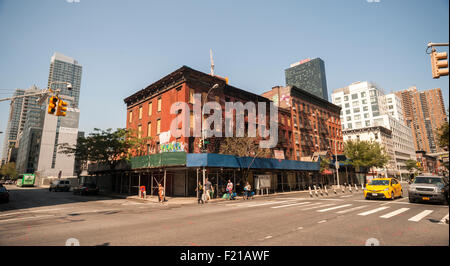 Bâtiments prépare pour son développement sur 9e Avenue dans Hell's Kitchen (Clinton) à New York le lundi, Août 7, 2015. (© Richard B. Levine) Banque D'Images