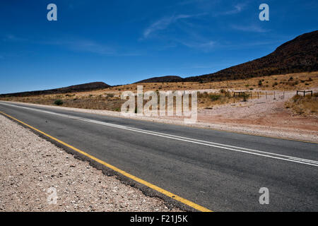 Route principale de Windhoek pour le nord dans le Damaraland Namibie Banque D'Images