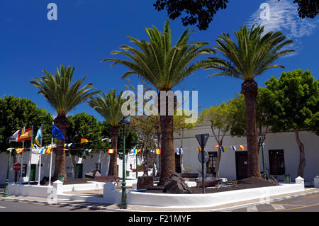 Le joli village de Yaiza, Lanzarote, îles Canaries, Espagne. Banque D'Images