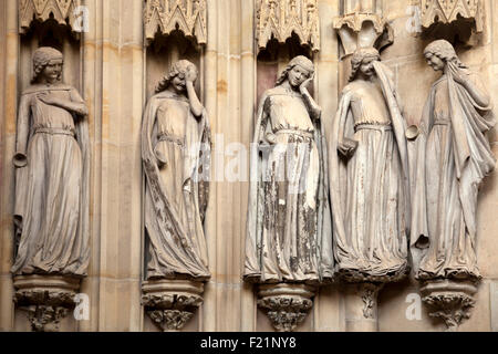 Cinq vierges folles dans l'intérieur de la cathédrale de Magdeburg, Magdebourg, Saxe-Anhalt, Allemagne Banque D'Images