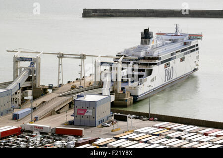 P&O Ferries accosté au port de Douvres Banque D'Images