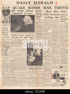 1944 Daily Herald front page Lancaster RAF rapports couler le cuirassé allemand Tirpitz Banque D'Images