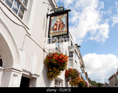 Des brides Inn Glastonbury, Somerset ; signer la vente de bière, d'un Wadworth brasserie locale à Devizes, Wiltshire, UK Banque D'Images