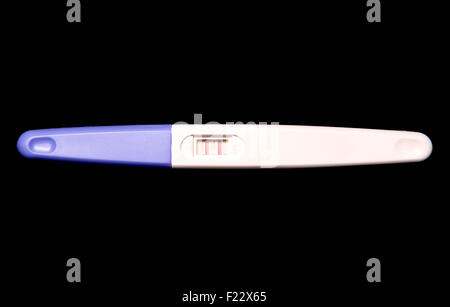 Test de grossesse sur fond noir Banque D'Images