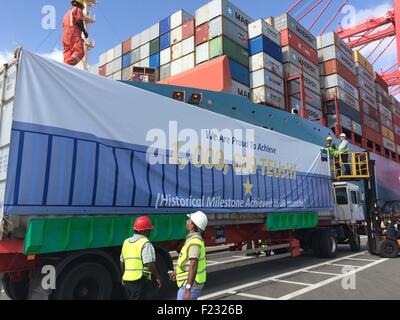 Colombo. Du 1er septembre 2015. Préparation pour une célébration d'un jalon de l'histoire enregistrée dans l'histoire du CICT au Port du sud de Colombo au Sri Lanka, le 1 septembre, 2015. La sortie annuelle de la Colombo International Container Terminals Limited (CICT) a dépassé un million d'EVP, qui est un jalon de l'histoire enregistrée dans l'histoire du CICT, une déclaration a dit ici le 10 septembre. © Huang Haimin/Xinhua/Alamy Live News Banque D'Images