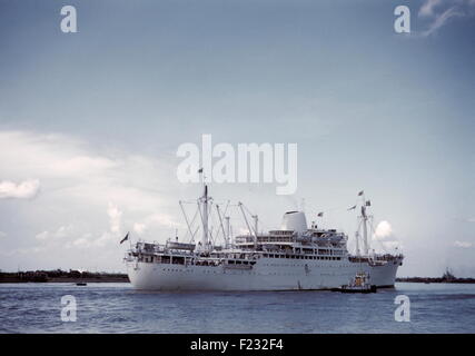 AJAXNETPHOTO 1955 - 1954 (environ). SAIGON, Vietnam du Sud. - Français -, à bord le paquebot VIÊT-NAM AVEC LES SOLDATS FRANÇAIS ENGAGÉS AU DÉPART DU PORT DE SAIGON POUR LA FRANCE. PHOTO:JEAN CORRE/AJAX REF:NAM   3 71010C JC COLL Banque D'Images