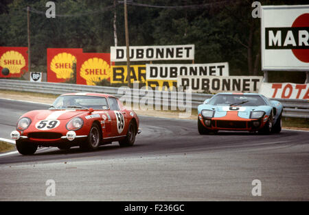 59 Jacques Rey Claude Haldi Ferrari 275 GTB, 6 Ford GT40 Gulf JW team voiture de Jacky Ickx et Jackie Oliver qui a remporté la course, au coin 15 juin 1969 Mulsanne Banque D'Images