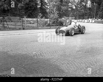 Luigi Villoresi au volant d'une Ferrari dans le GP à Bremgarten 1950 Suisse Banque D'Images