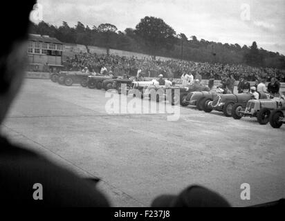 Riesch Alfa Romeo 8C-35 sur la ligne de départ à Brooklands 1936 Banque D'Images