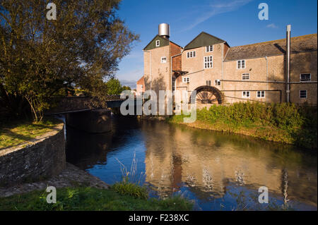 La Brasserie Palmers historique à côté de la rivière Brit dans Bridport, Dorset, England, UK Banque D'Images