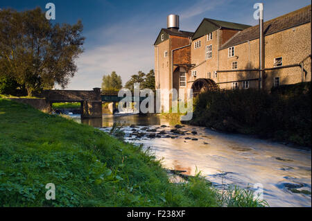 La Brasserie Palmers historique à côté de la rivière Brit dans Bridport, Dorset, England, UK Banque D'Images