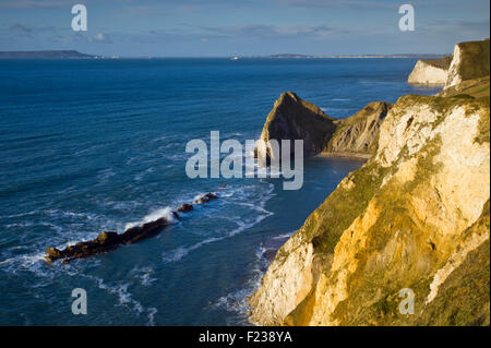 Vue vers Durdle Door du South West Coast Path Lulworth Dorset près de sur la côte jurassique, England, UK Banque D'Images