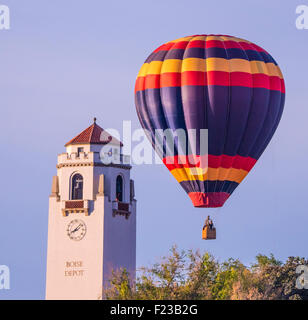 Union Pacific Boise Depot. Au cours généraux ballons planant esprit de Boise Balloon Classic, Boise, Idaho, USA Banque D'Images