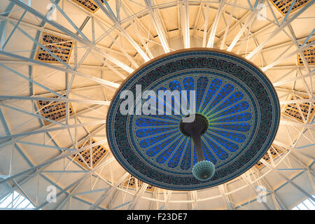 Plafond lumineux de couleurs changeantes dans l'atrium de West Baden Springs, Indiana, French Lick Banque D'Images