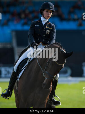 Blair Atholl, en Écosse, au Royaume-Uni. 10 Septembre, 2015. Bettina Hoy [GER] équitation Concepteur dans leur épreuve de dressage le premier jour. La FEI European Eventing Championships 2015 Blair Castle Crédit : Stephen Bartholomew/Alamy Live News Banque D'Images