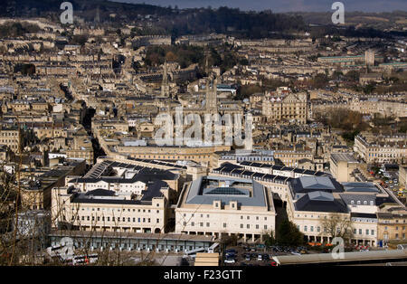 La ville de Bath vues, y compris le cimetière de l'abbaye et le cirque avec bus touristique. une visite visiteurs villes européennes "l'abbaye de Bath' Banque D'Images