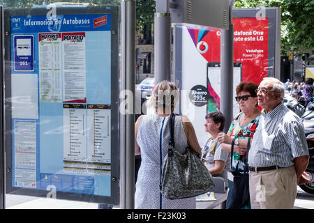 Madrid Espagne, Europe, espagnol, hispanique, Plaza de la Independencia, arrêt de bus EMT, horaire, route routière, p Banque D'Images