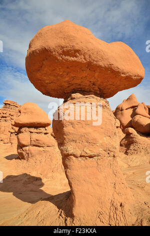 Les cheminées de toutes les formes et tailles de Goblin Valley State Park le long de la San Rafael Swell et l'autoroute 24 dans le centre-est de l'Utah Banque D'Images