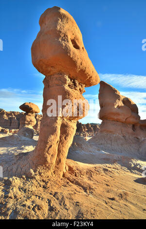 Les cheminées de toutes les formes et tailles de Goblin Valley State Park le long de la San Rafael Swell et l'autoroute 24 dans le centre-est de l'Utah Banque D'Images