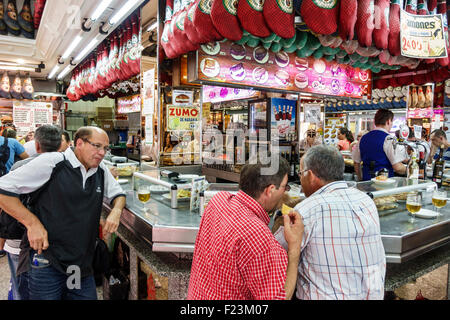 Madrid Espagne,Europe,Espagnol,Hispanic Latin Latino immigrés ethniquement minoritaires,Centro,Carrera de San Jeronimo,Museo del Jamon,Musée de Ham,in Banque D'Images