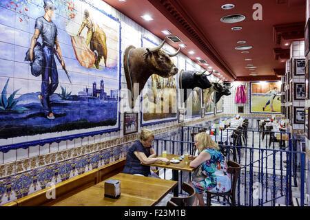 Madrid Espagne,Hispanic Centro,Carrera de San Jeronimo,la Taurina,intérieur,restaurant restaurants restauration café cafés,thèmes de corrida,HISP Banque D'Images