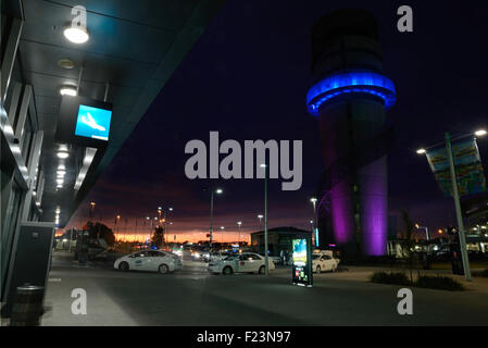 Dawn arrive à l'aéroport international de Christchurch, Nouvelle-Zélande Banque D'Images