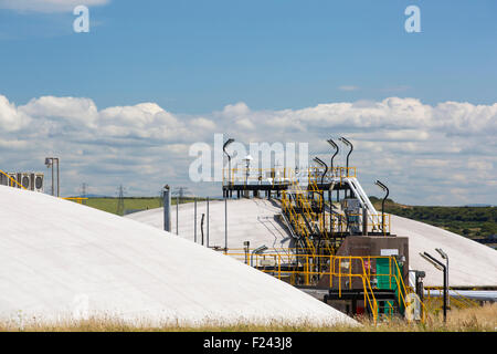 Une installation de stockage de gaz dans la région de Barrow in Furness, Cumbria, Royaume-Uni. Banque D'Images