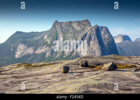 Eidetinden Verdenssvaet Eidetind la montagne de mondes dalle, dalle de granit près de Narvik, Noway, désert de l'Arctique, d'espaces ouverts Banque D'Images