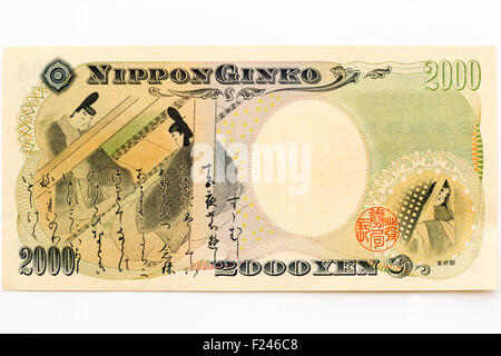 2000 Yen japonais impopulaire billet sur fond uni. Remarque commémore l'année du millénaire. Texte et photo de "Dit du Genji" Roman. Banque D'Images