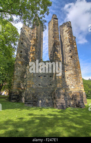 La cathédrale gothique inachevée de Notre Dame fondée au 12 ème siècle dans le village Panensky Týn, République Tchèque Banque D'Images