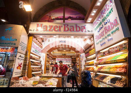 Turquie, Istanbul : Le marché aux épices à Istanbul, la Turquie est l'un des plus grands marchés de la ville. Banque D'Images