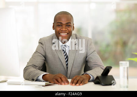 Happy African businessman sitting in modern office Banque D'Images