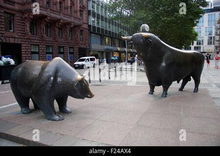 Bullen-Skulptur hanneberger Haus und, Börse, Frankfurt am Main. Banque D'Images