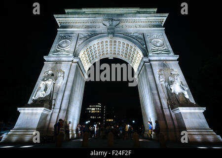 L'Arche de Washington dans la nuit, à Washington Square Park, Greenwich Village, Manhattan, New York. Banque D'Images