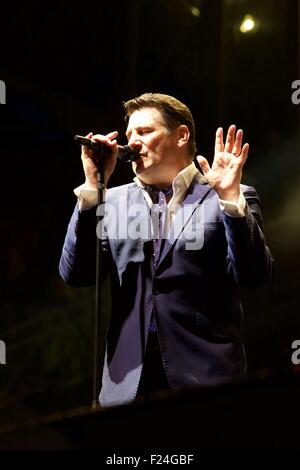 Tony Hadley de Spandau Ballet à Newmarket Nights 2015 Banque D'Images