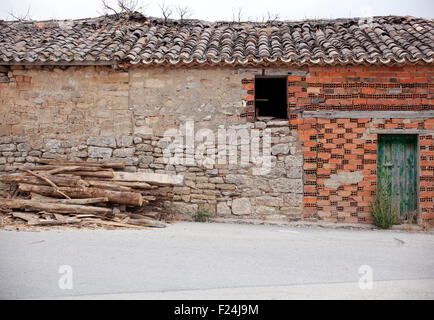 Vue sur maison rurale, Boadilla del Camino, Espagne Banque D'Images