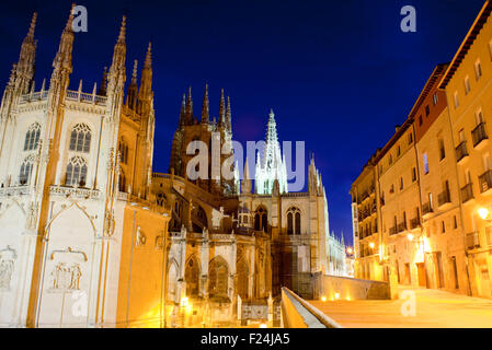 Vue nocturne de la cathédrale de Burgos , Espagne Banque D'Images