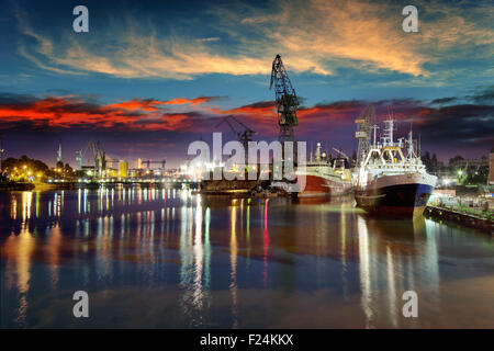 Vue sur le quai de chantier naval de Gdansk, Pologne. Banque D'Images