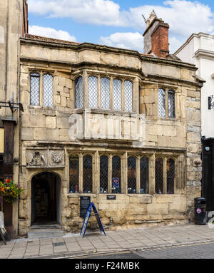 Le Tribunal de Glastonbury sur la rue principale, une ancienne maison de marchand datant du 15thC, Glastonbury, Somerset, England, UK Banque D'Images