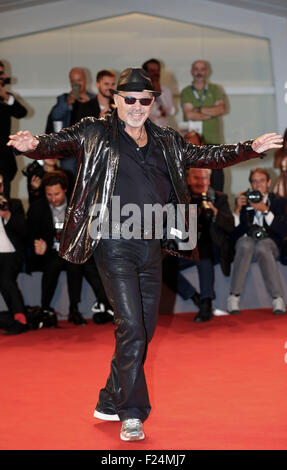 (150911) -- Venise, 11 septembre 2015 (Xinhua) -- L'Italien rock star Vasco Rossi participe à une première mondiale de 'Vostro Amor" au 72e Festival du Film de Venise à l'île du Lido à Venise, Italie, le 11 septembre 2015. (Xinhua/Ye Pingfan) Banque D'Images